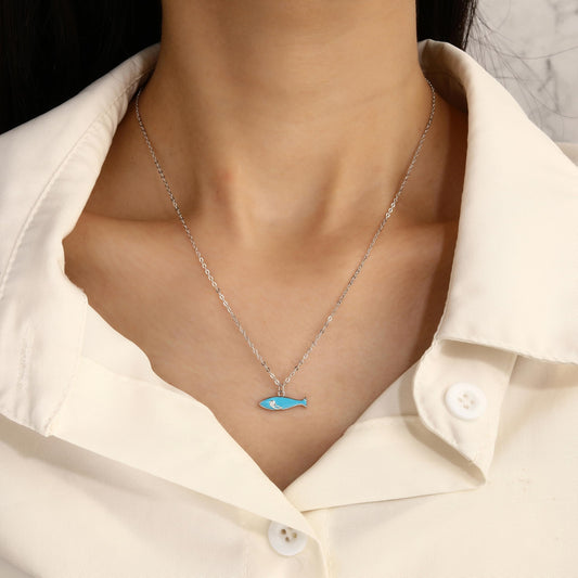 MYSTIC JEWELS – Collar de Mujer con Dije de Pez – Plata de Ley 925 con Acabado en Rodio – Esmalte Azul y Circonita – Diseño Minimalista