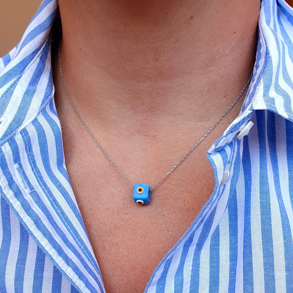 MYSTIC JEWELS by Dalia - Collar Mal de Ojo en forma cubo de Cristal Azul para la Buena Suerte - Cadena Plata de ley 925