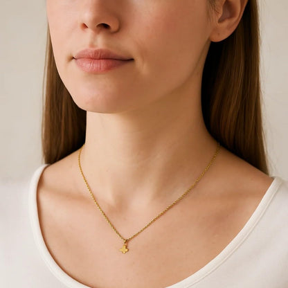 MYSTIC JEWELS - Collar Mujer Acero Inoxidable Dorado, Colgante Minimalista, Cadena Ajustable 40+5 cm, Joyería Fina para Uso Diario, Caja de Regalo