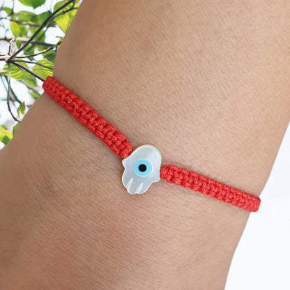 MYSTIC JEWELS By Dalia - Pulsera hilo de macrome Rojo con nácar y ojo turco, para buena suerte, protección Mal de Ojo, Good Luck (Mano - Rojo)