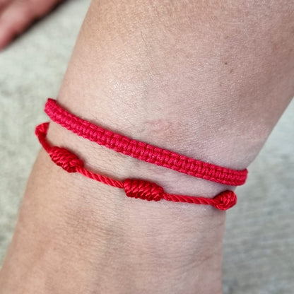 MYSTIC JEWELS by Dalia - Pulsera con nudos Hilo Rojo - Pulsera protección y mal de ojo ajustable, amuleto Suerte, Hecha a mano, unisex