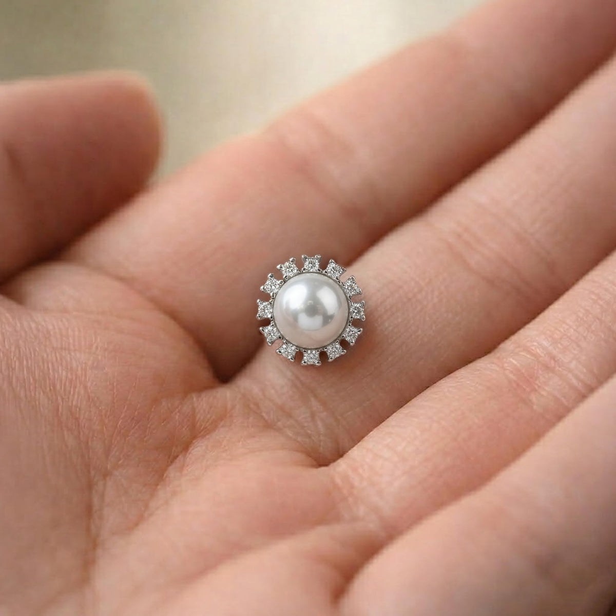 MYSTIC JEWELS - Pendientes de Perla 8 mm con Circonitas en Plata de Ley 925 – Studs Elegantes Minimalistas para Mujer – Cierre de Presión
