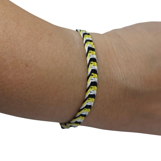MYSTIC JEWELS - Pulsera Trenzada Macramé Ajustable, Hecha a mano, Amuleto de Protección y Suerte, Diseño de 3 Colores, Cordón Tejido