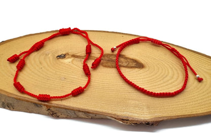 MYSTIC JEWELS by Dalia - Pulsera con nudos Hilo Rojo - Pulsera protección y mal de ojo ajustable, amuleto Suerte, Hecha a mano, unisex