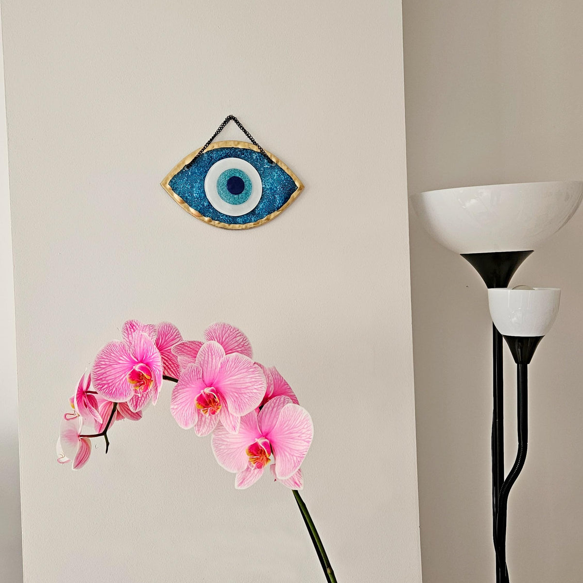 MYSTIC JEWELS - Adorno Ojo Turco Decorativo, Vidrio Azul y Blanco, Amuleto Suerte Marco en Dorado, 3 tamaños