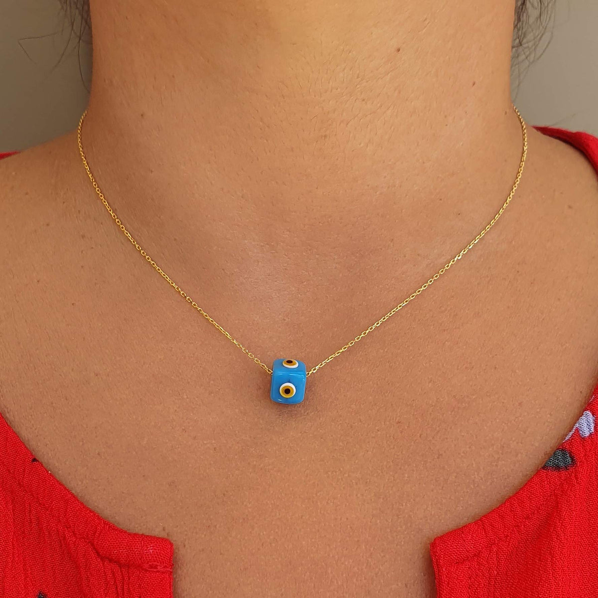 MYSTIC JEWELS by Dalia - Collar Mal de Ojo en forma cubo de Cristal Azul para la Buena Suerte - Cadena Plata de ley 925 con baño de Oro (Turquesa)