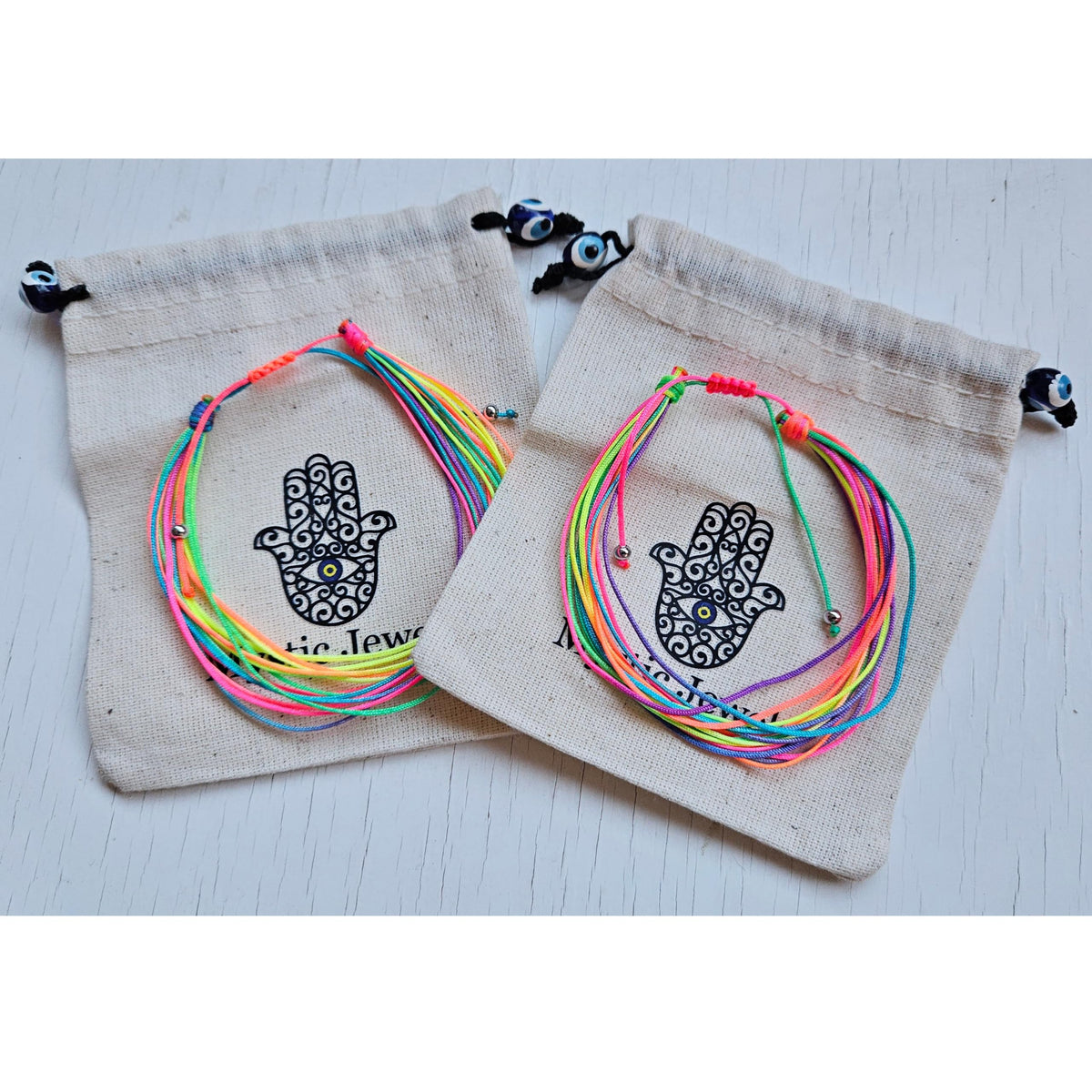 MYSTIC JEWELS – Pulseras de Amistad Multicolor, 2 Piezas Artesanales, Ajustables, Diseño Arcoíris, Incluye 2 Bolsitas de Regalo
